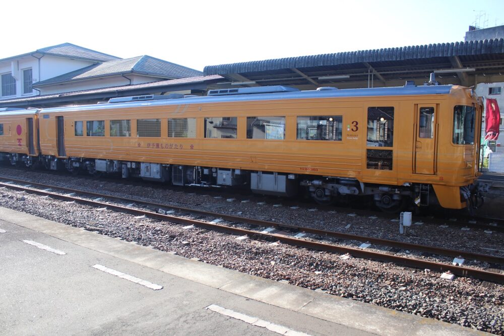 伊予灘ものがたり号
