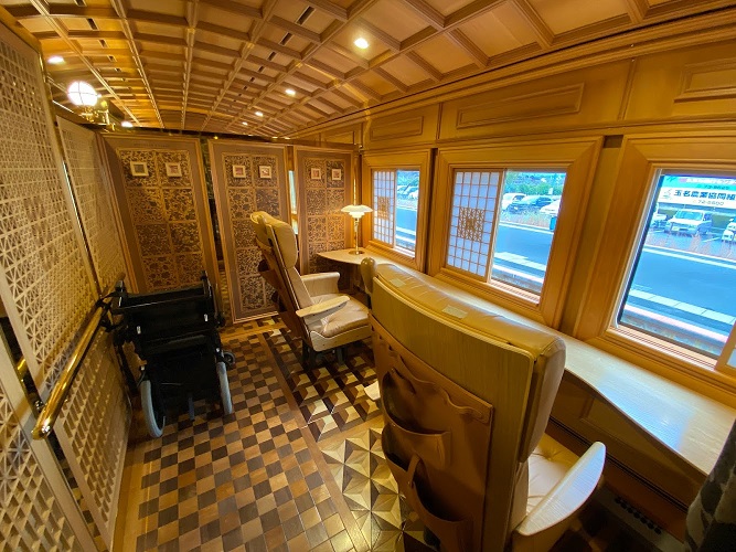 観光列車36+3車内2号車