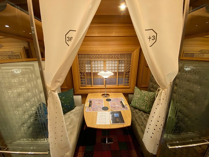 観光列車36+3車内3号車