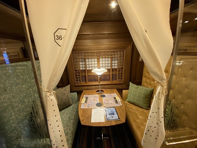 観光列車36+3車内3号車