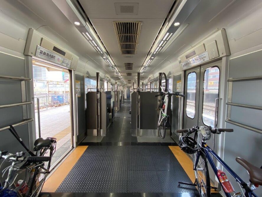 B.B.BASE号車内