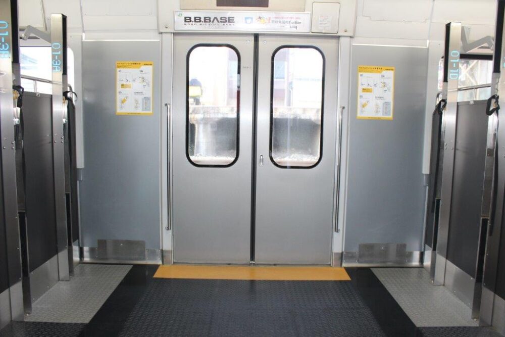 B.B.BASE号車内