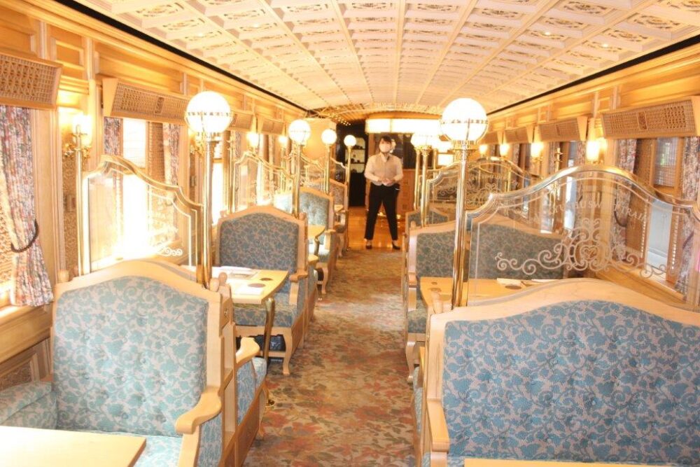 或る列車車内