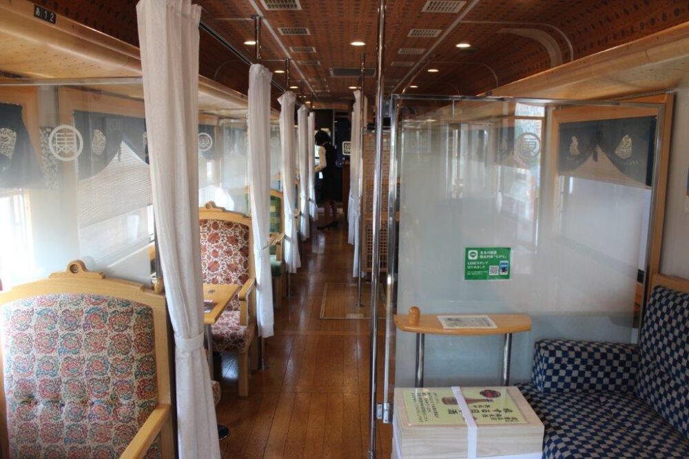 ながら鮎号車内