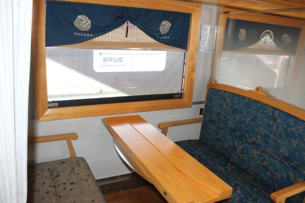 ながら鮎号車内