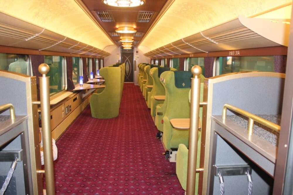 観光列車あをによし号車内