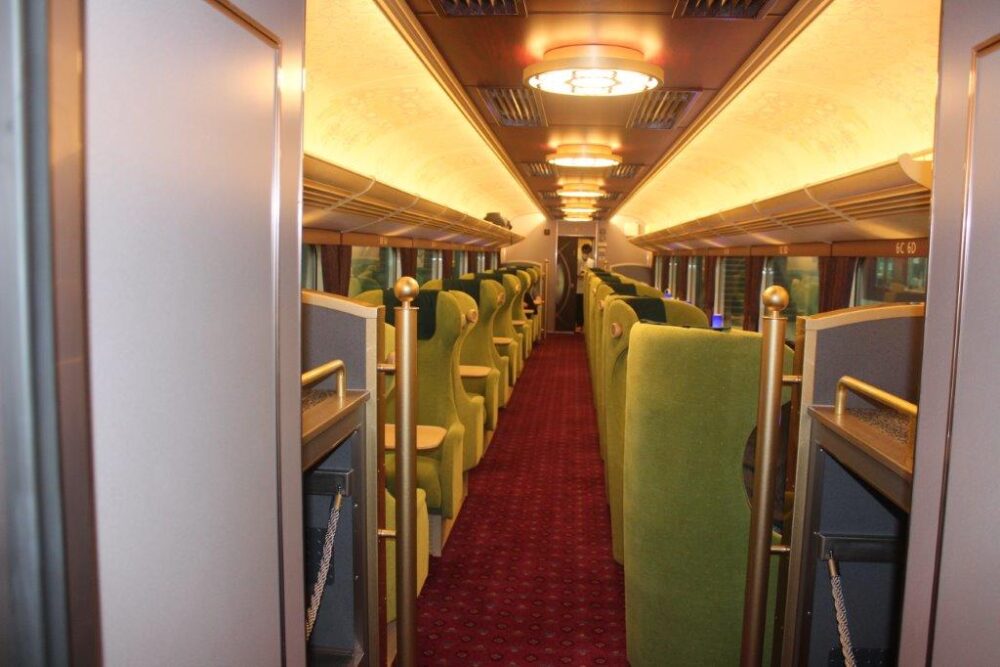 観光列車あをによし号車内