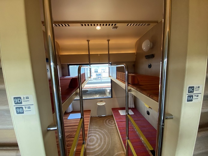 WEST EXPRESS銀河号2号車車内