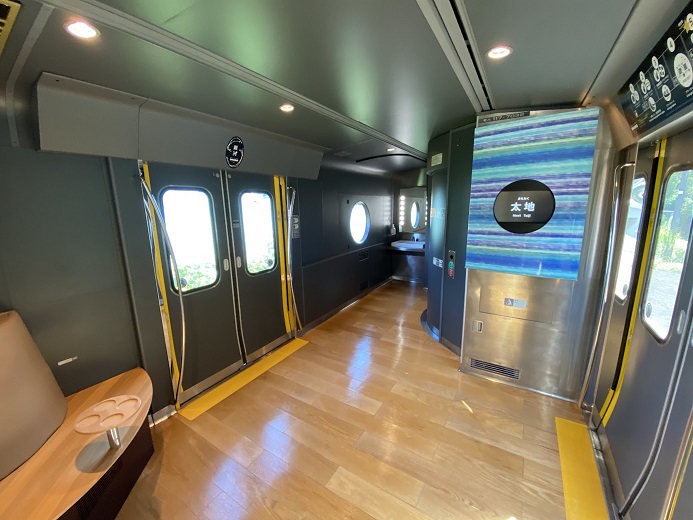 WEST EXPRESS銀河号5号車車内