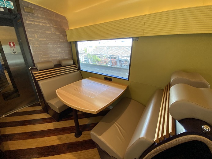 WEST EXPRESS銀河号4号車車内