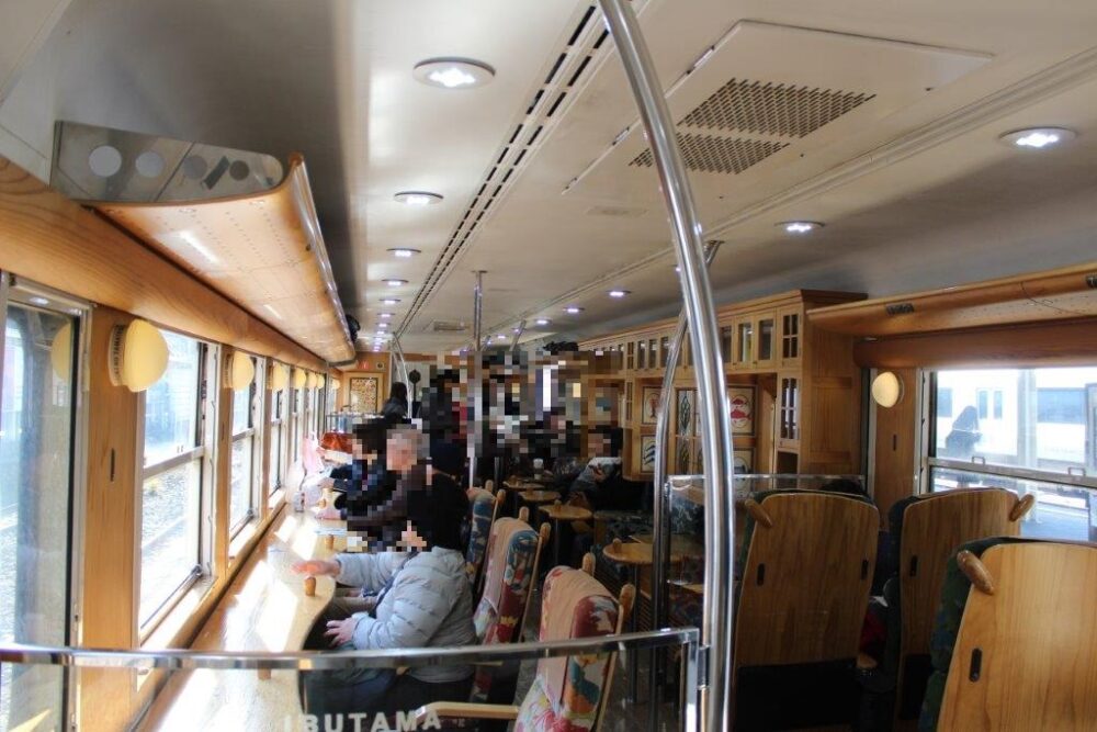 指宿のたまて箱車内の様子