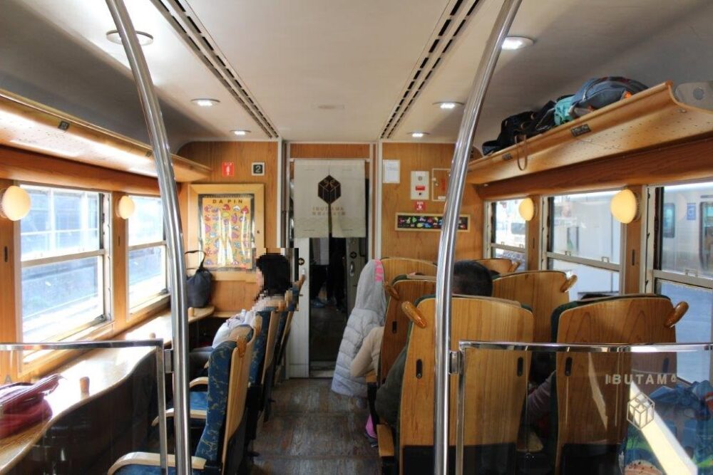 指宿のたまて箱車内の様子