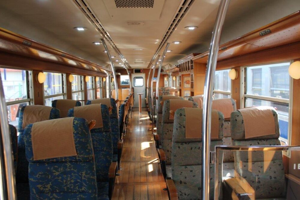 指宿のたまて箱車内の様子