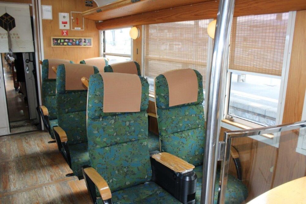指宿のたまて箱車内の様子