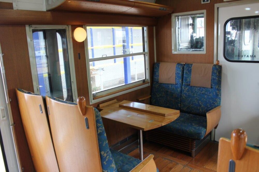 指宿のたまて箱車内の様子