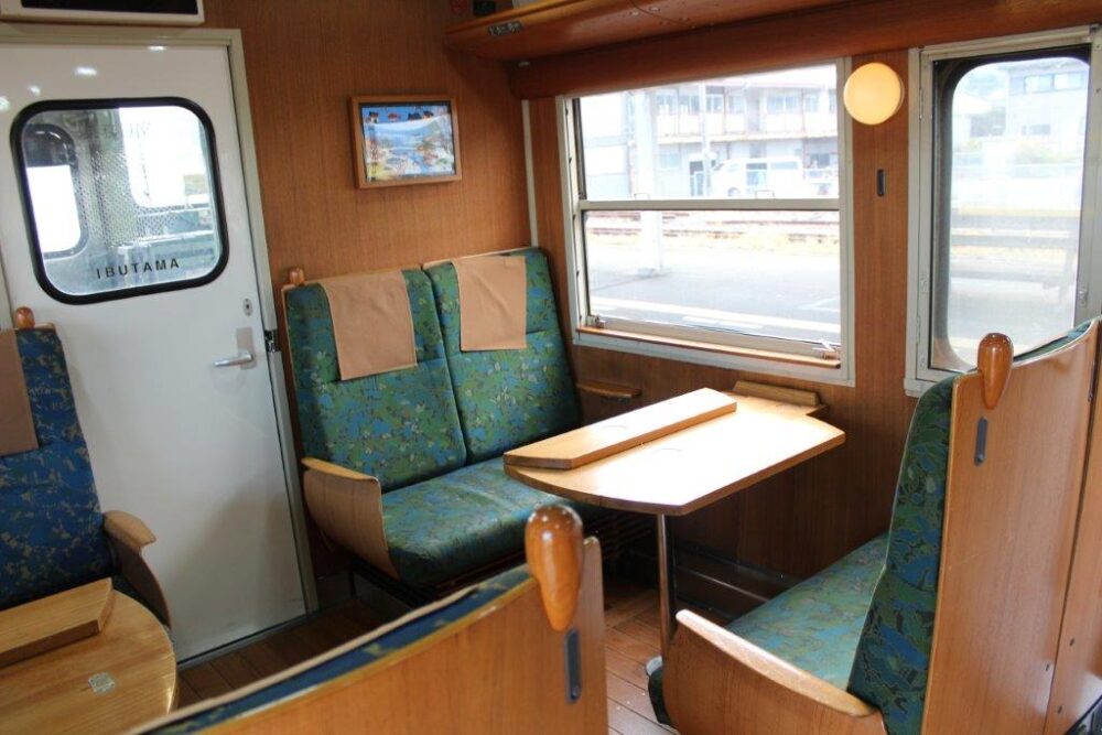 指宿のたまて箱車内の様子