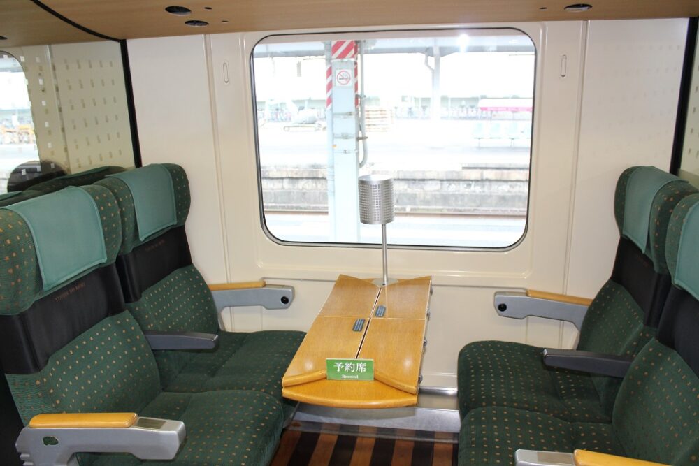 ゆふいんの森Ⅲ世車内