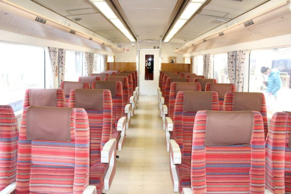 あそぼーい!1号車車内