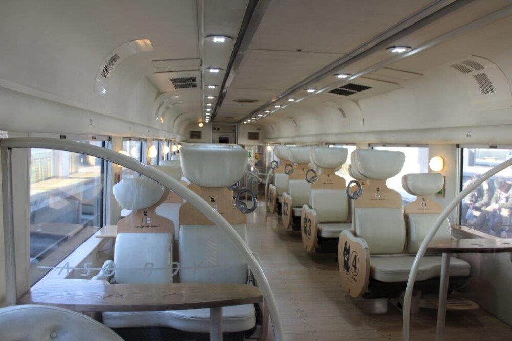 あそぼーい!3号車車内