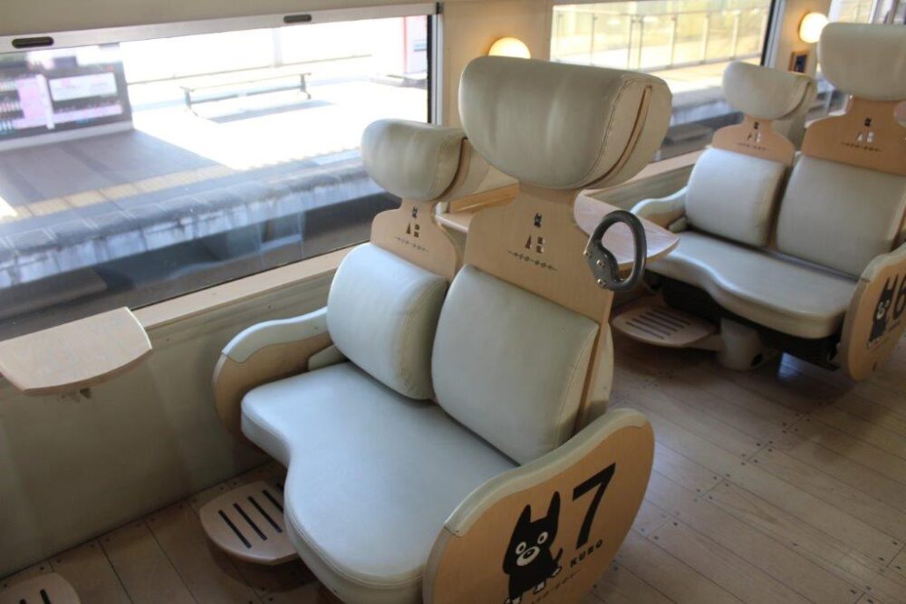 あそぼーい!3号車車内