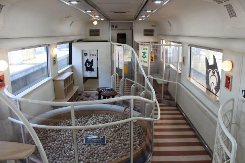 あそぼーい!3号車車内