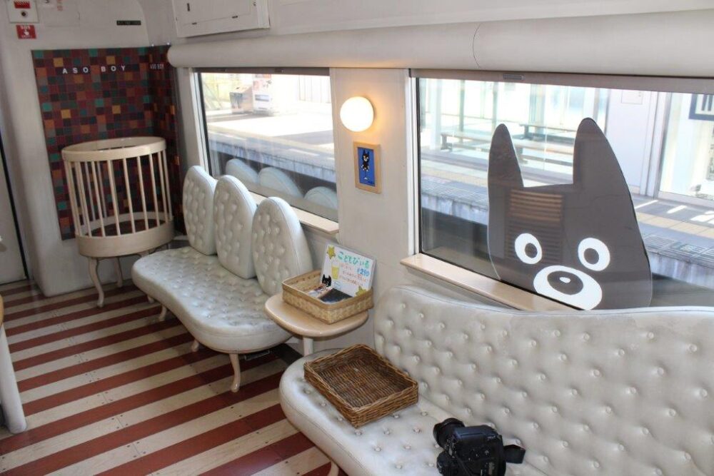 あそぼーい!3号車車内