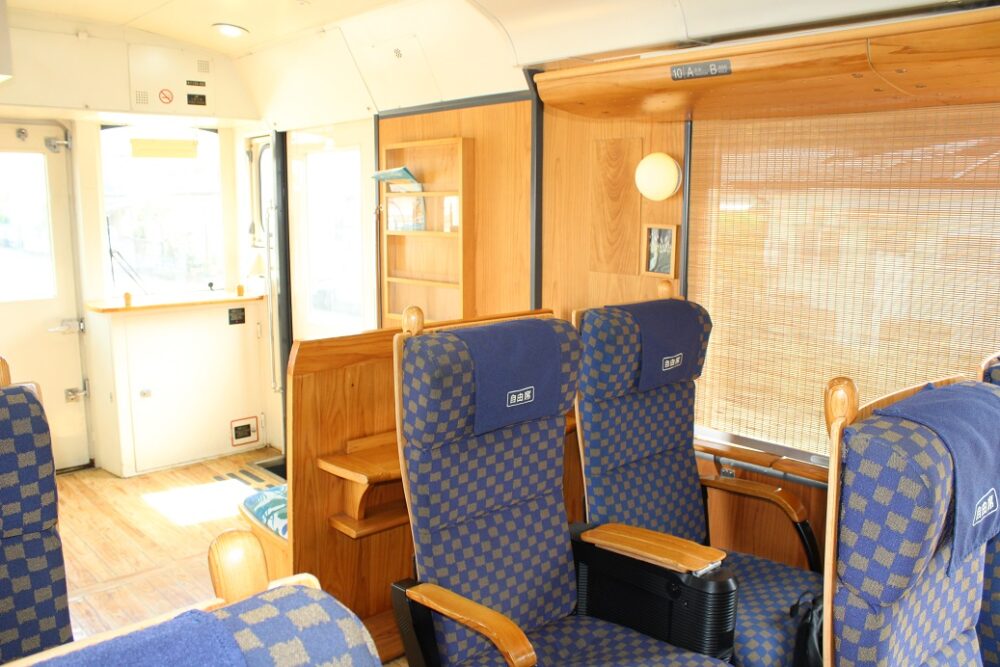 海幸山幸号車内