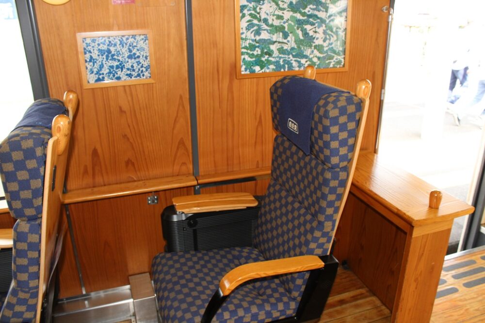 海幸山幸号車内