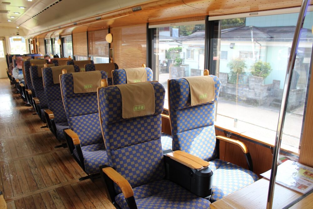 海幸山幸号車内