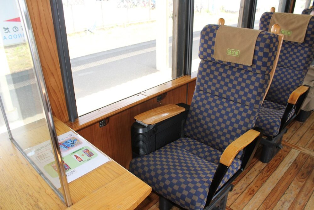 海幸山幸号車内