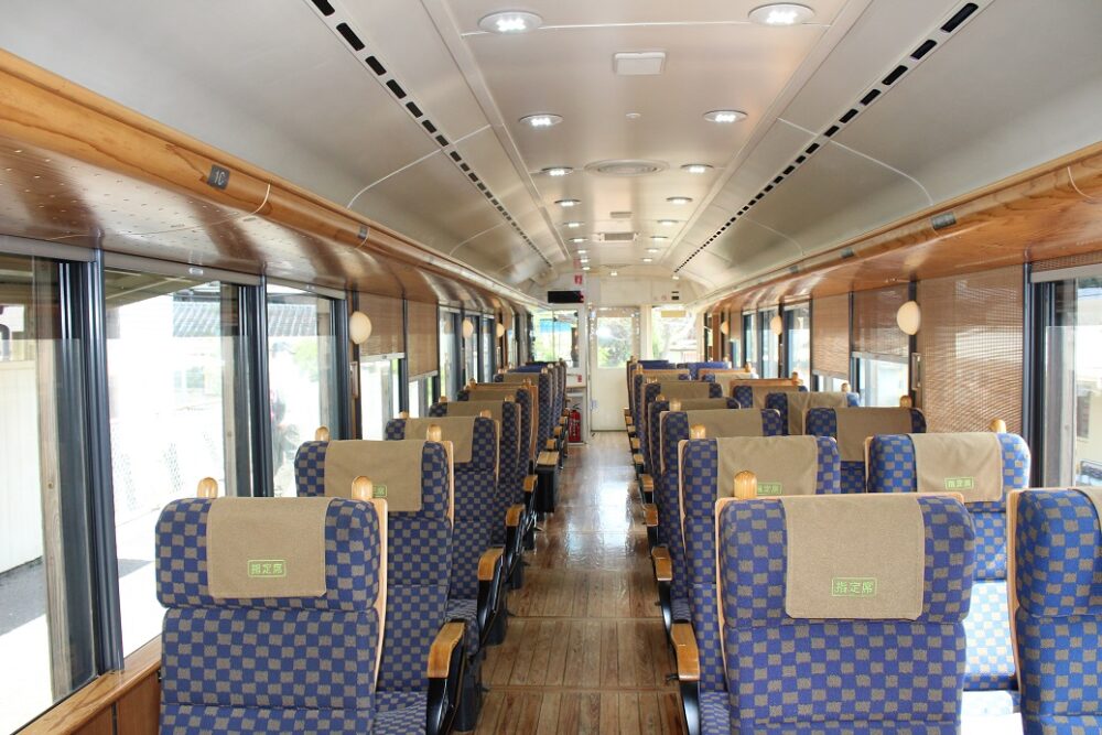 海幸山幸号車内