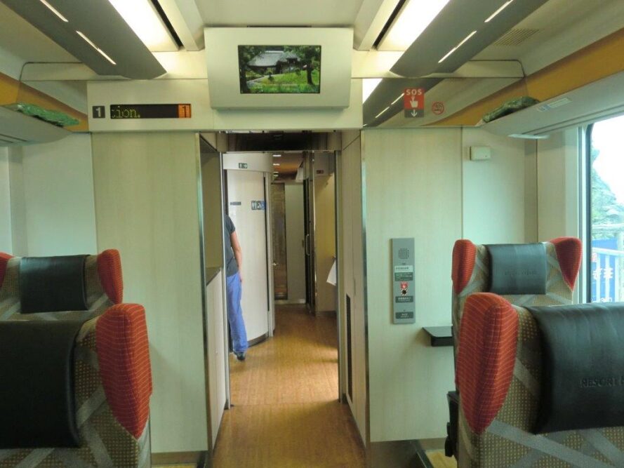 リゾートしらかみ号青池編成車内