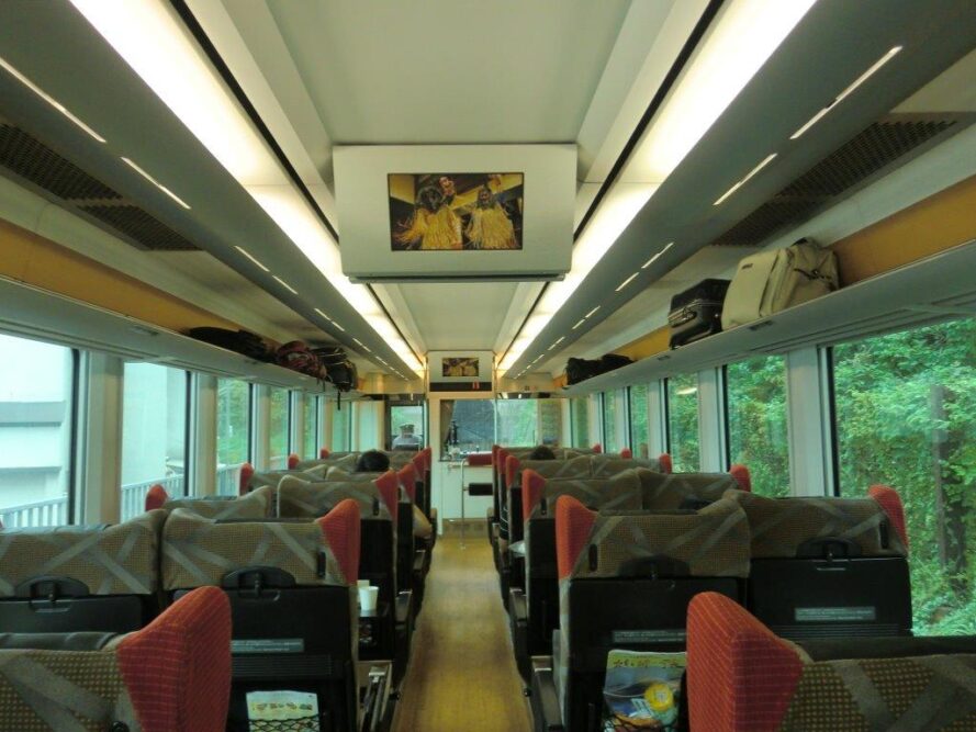 リゾートしらかみ号青池編成車内