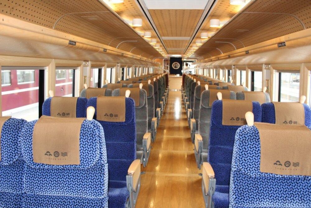 丹後の海車内
