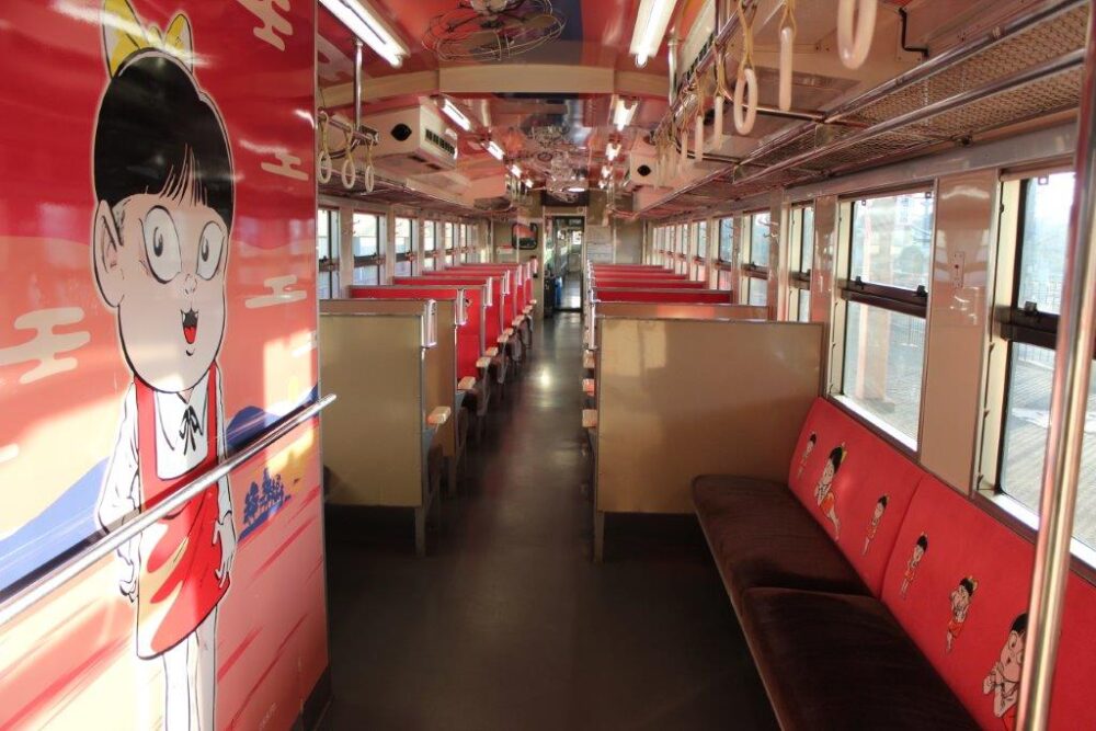 鬼太郎列車車内