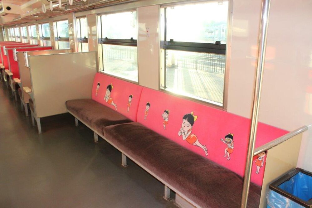鬼太郎列車車内