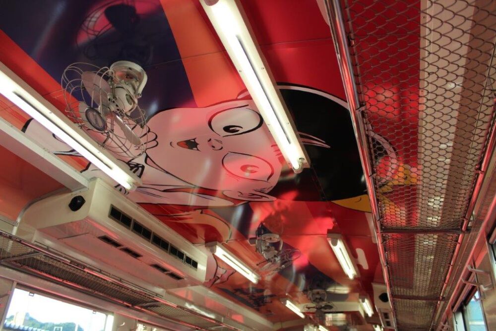 鬼太郎列車車内