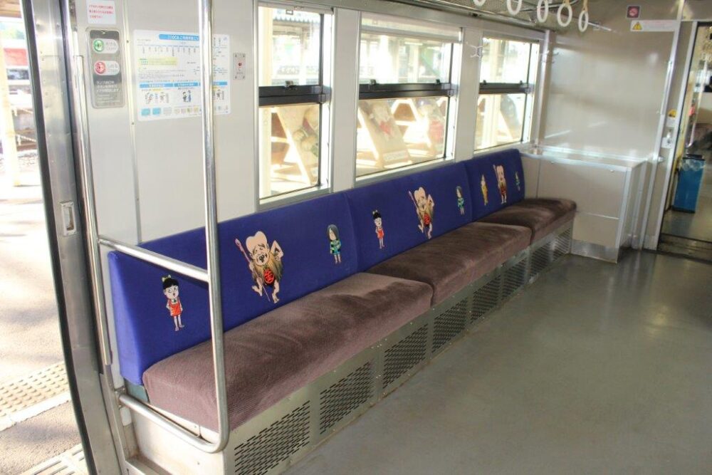 鬼太郎列車車内