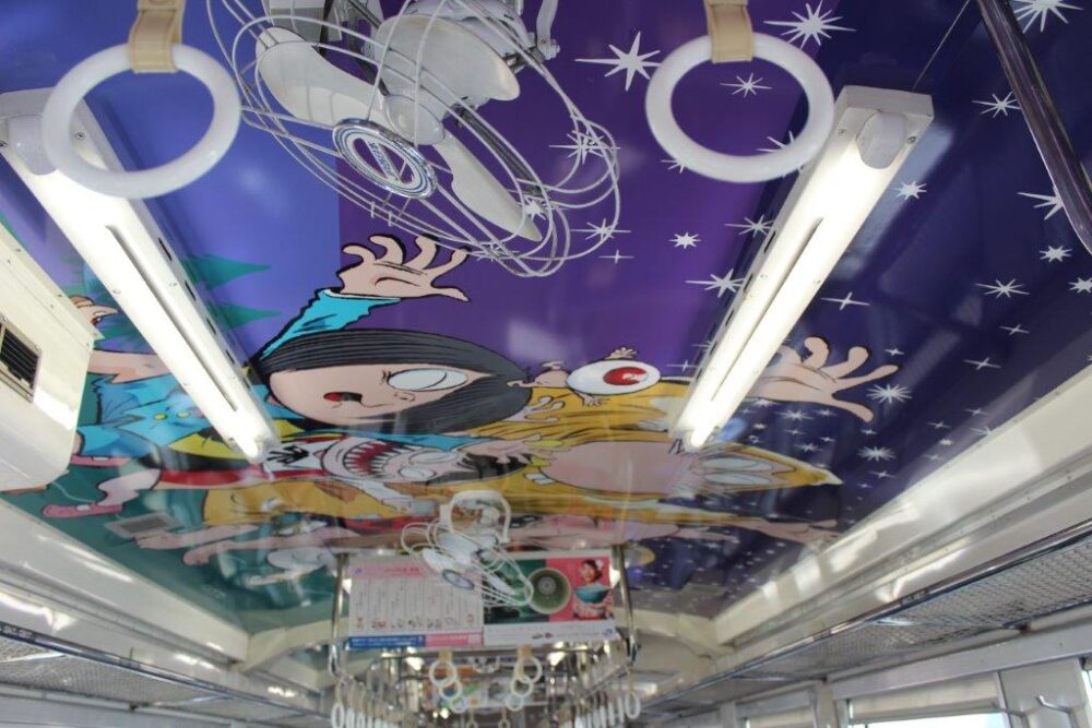 鬼太郎列車車内