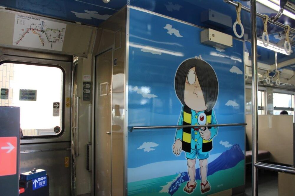 鬼太郎列車車内