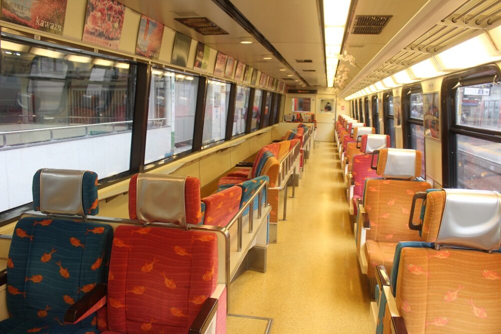 リゾート21キンメ電車車内
