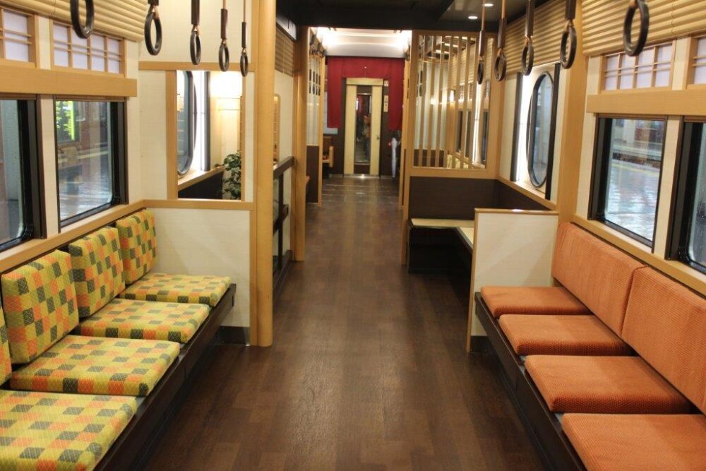 京といん 雅洛車内