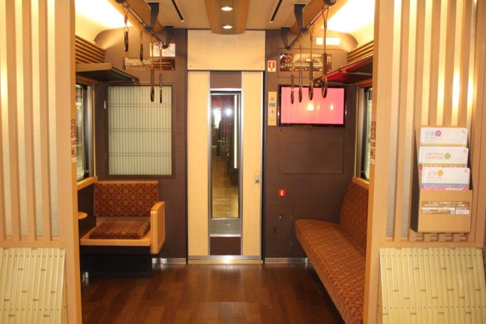 京といん 雅洛車内