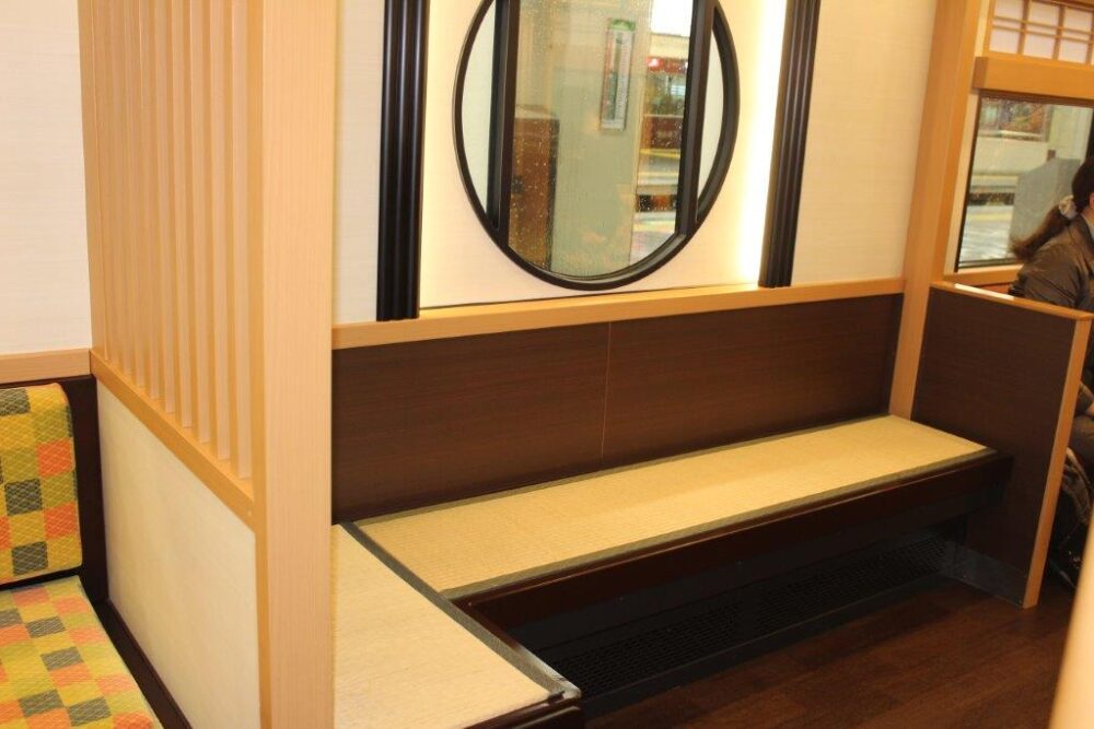 京といん 雅洛車内