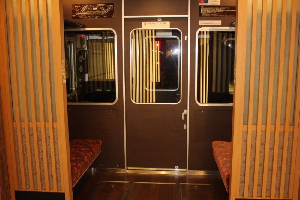 京といん 雅洛車内