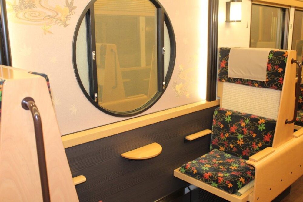 京といん 雅洛車内