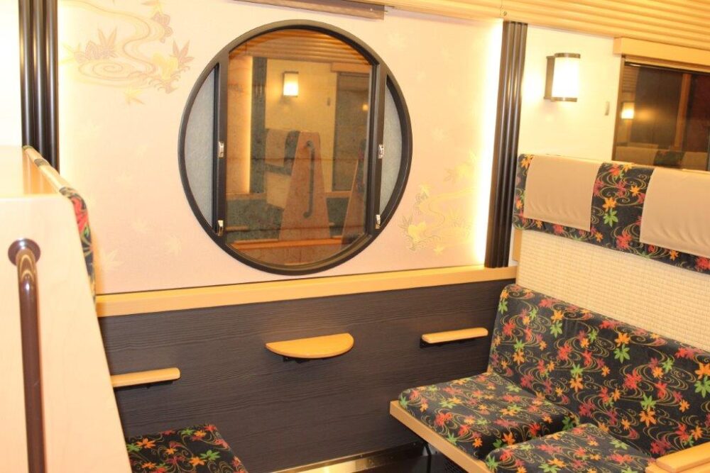京といん 雅洛車内
