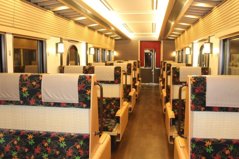 京といん 雅洛車内