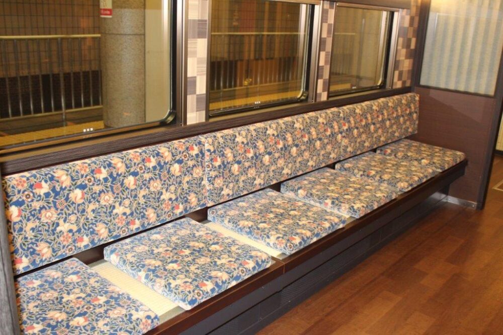 京といん 雅洛車内