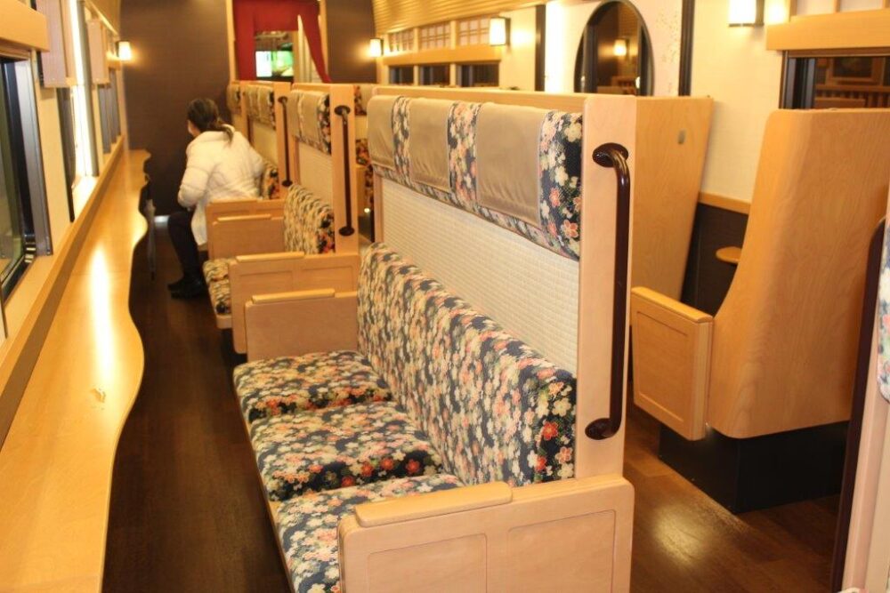 京といん 雅洛車内